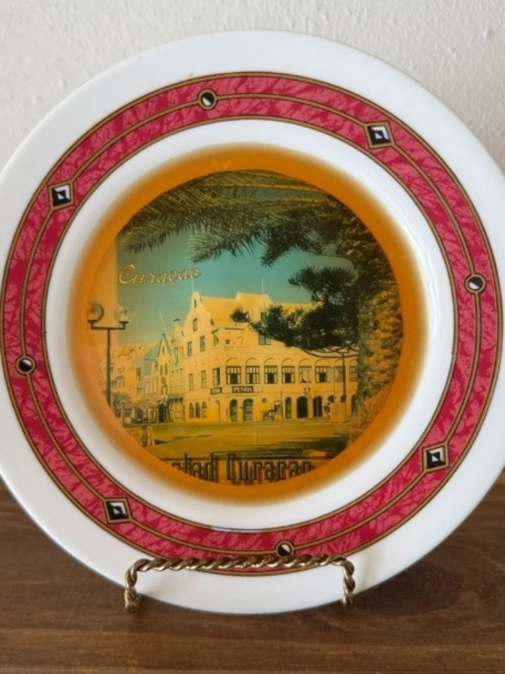 Decorative Curacao Souvenir Plate in Pink and Gold